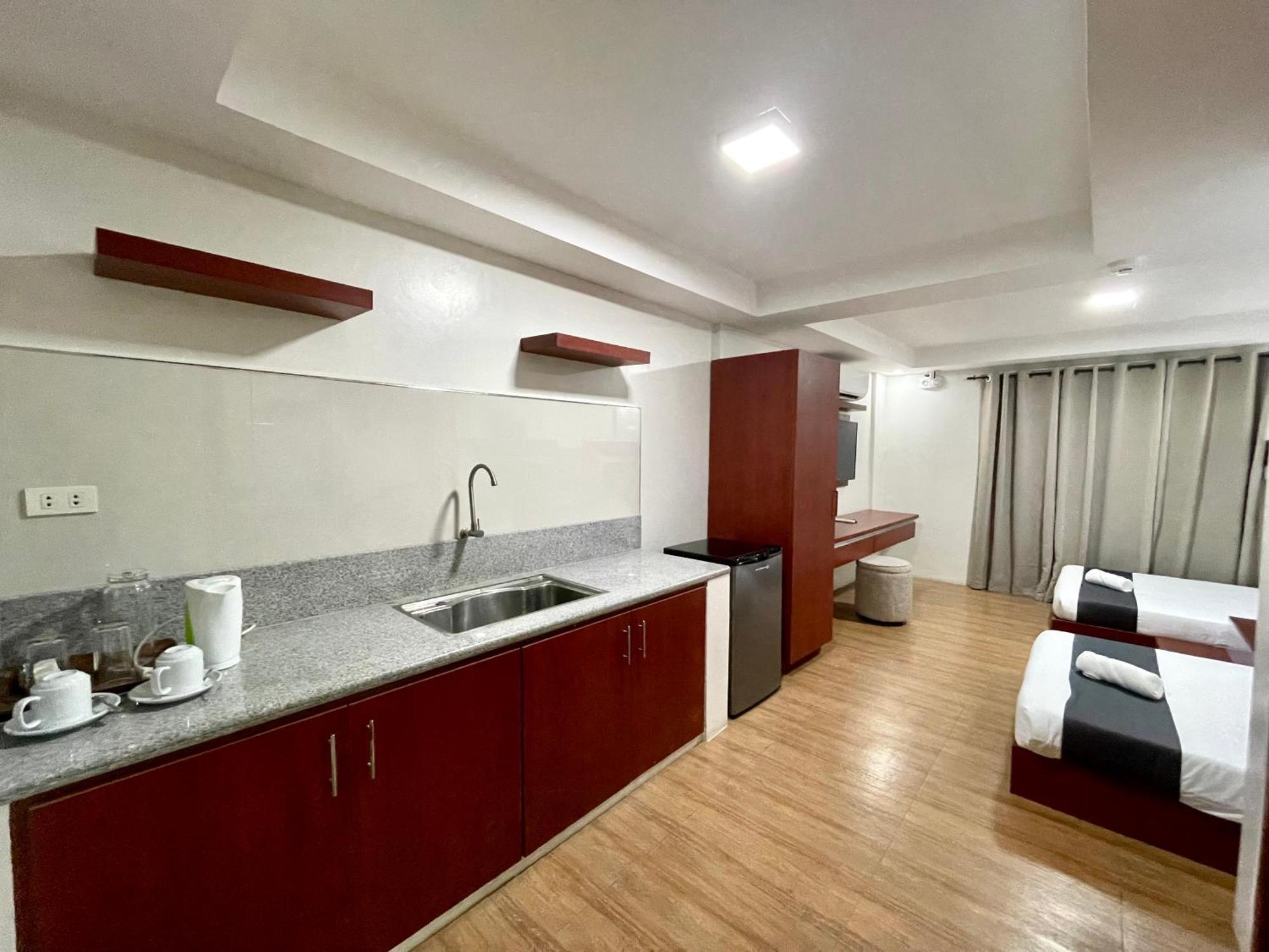 Staycation Hotel San Jose  Buitenkant foto