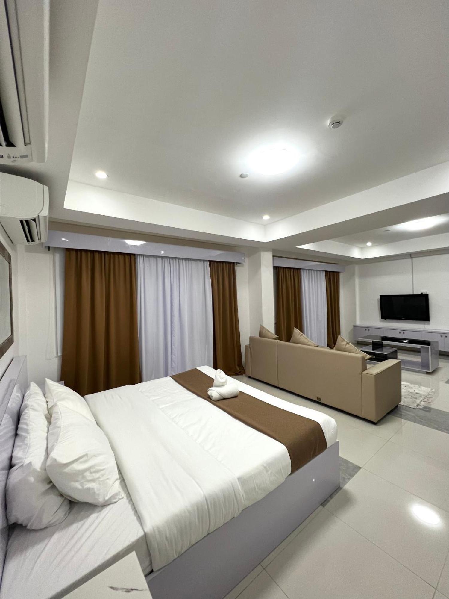 Staycation Hotel San Jose  Buitenkant foto
