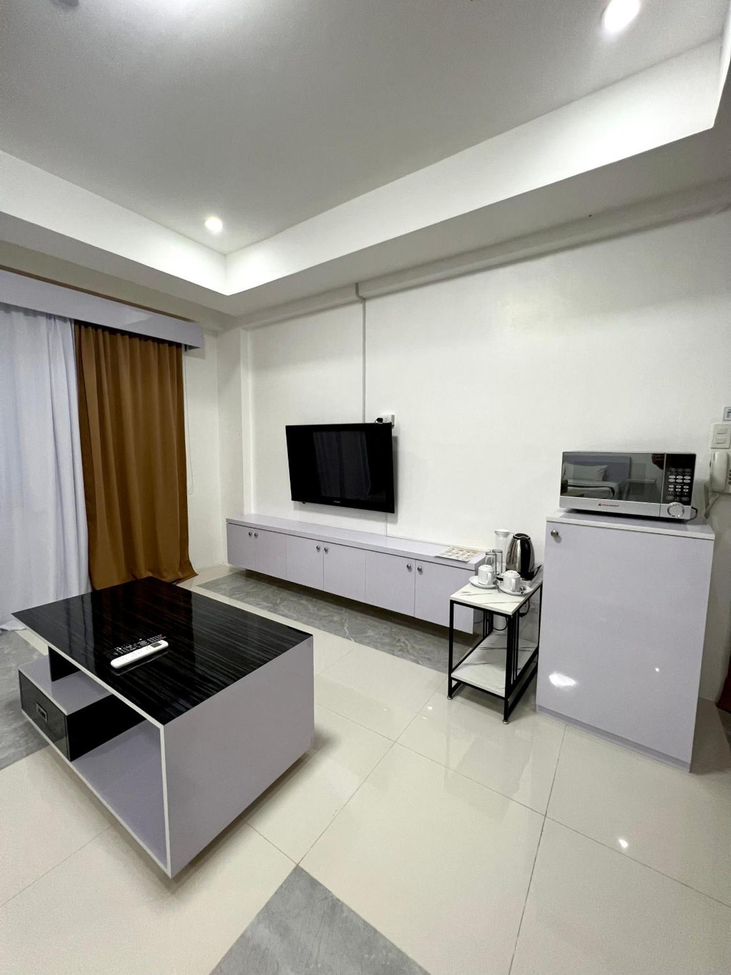 Staycation Hotel San Jose  Buitenkant foto
