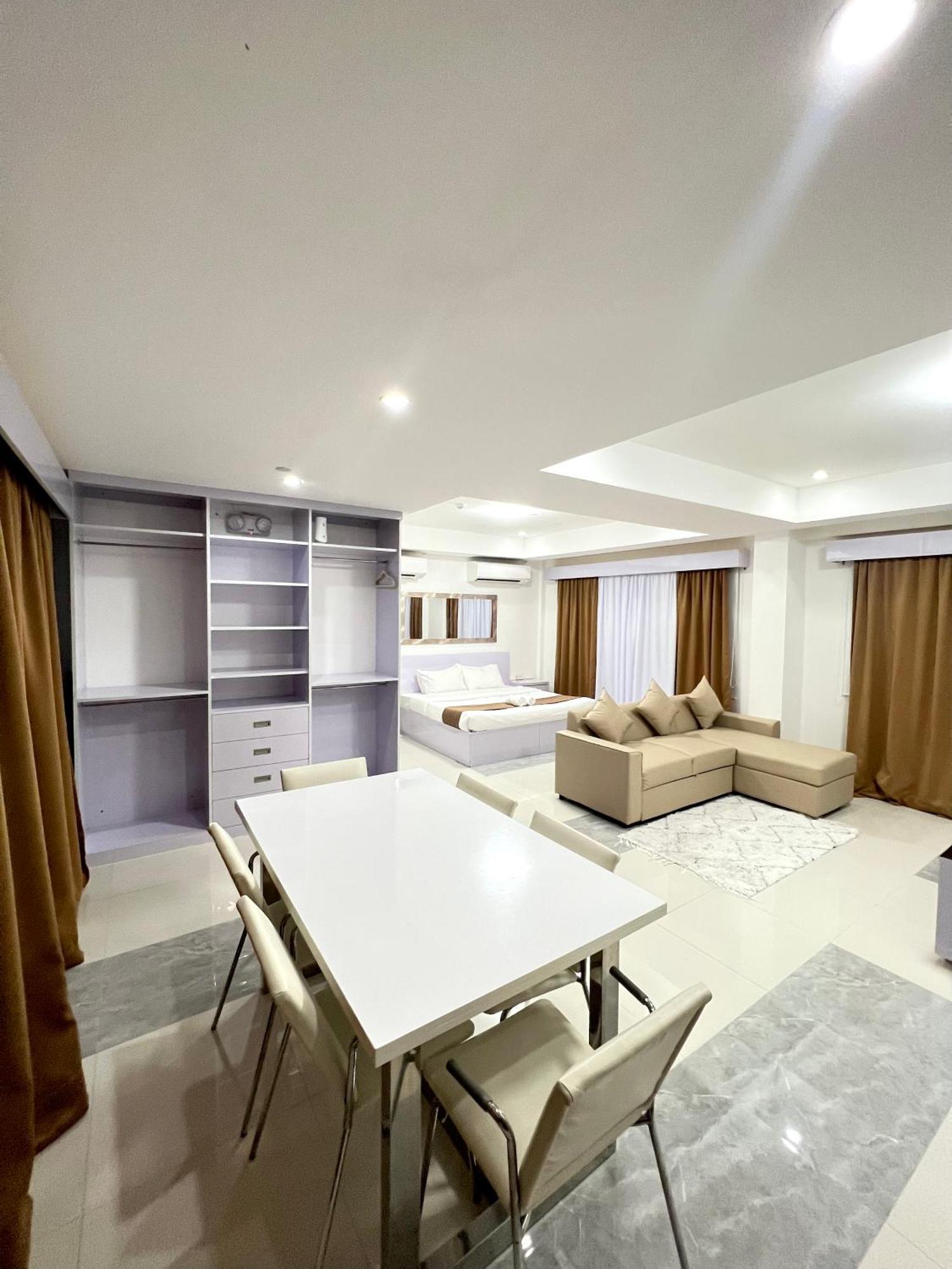 Staycation Hotel San Jose  Buitenkant foto