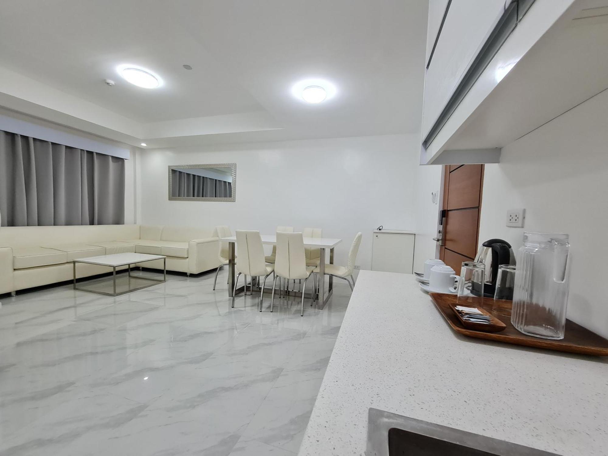 Staycation Hotel San Jose  Buitenkant foto